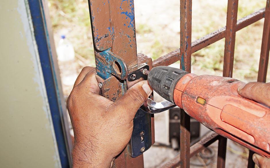 changer serrure porte fermée Serris